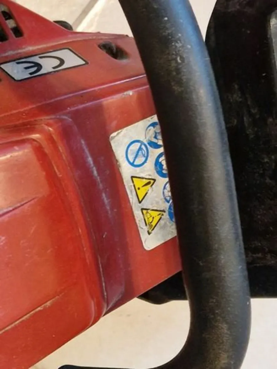 PRO Plus 049213 Petrol Chainsaw 16 inch - Image 2