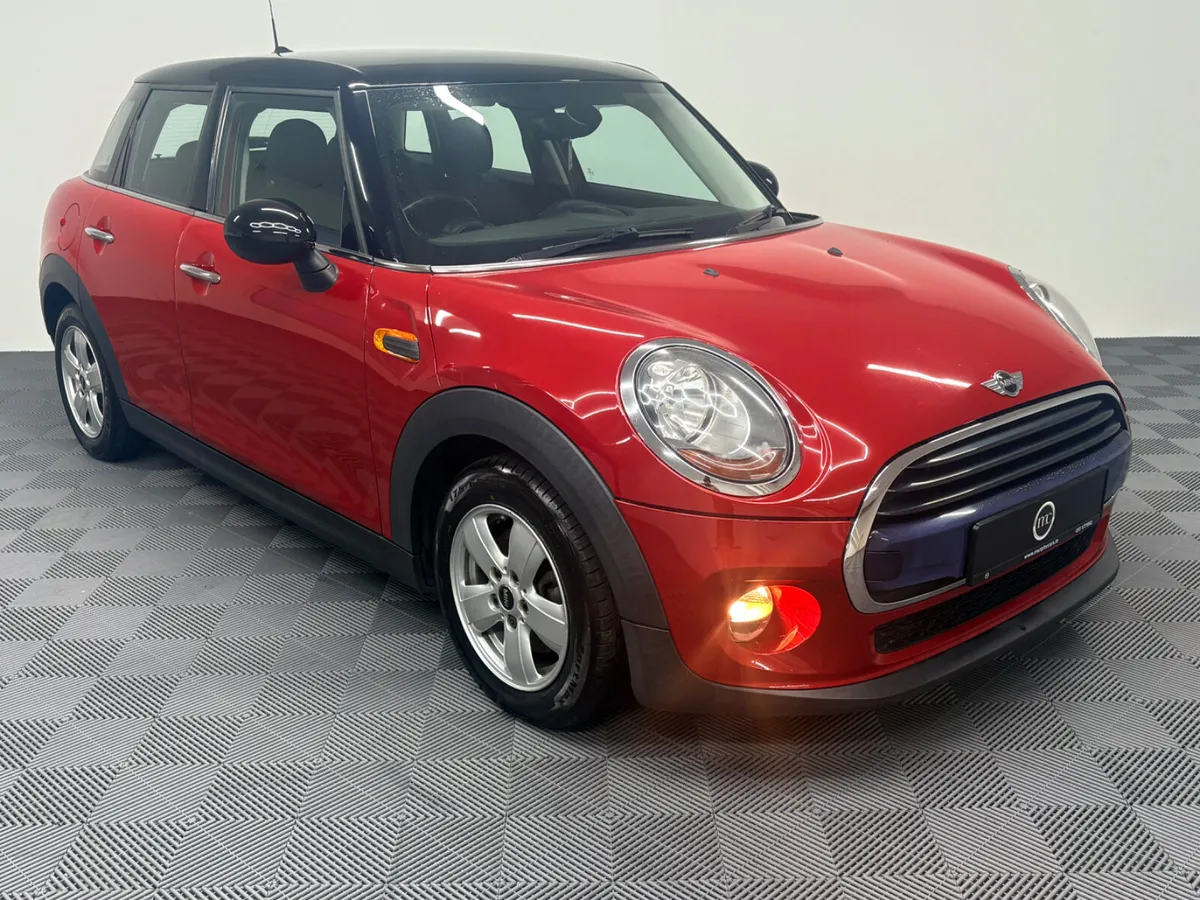 2017 Mini Cooper 5 dr 1.5P - Image 1