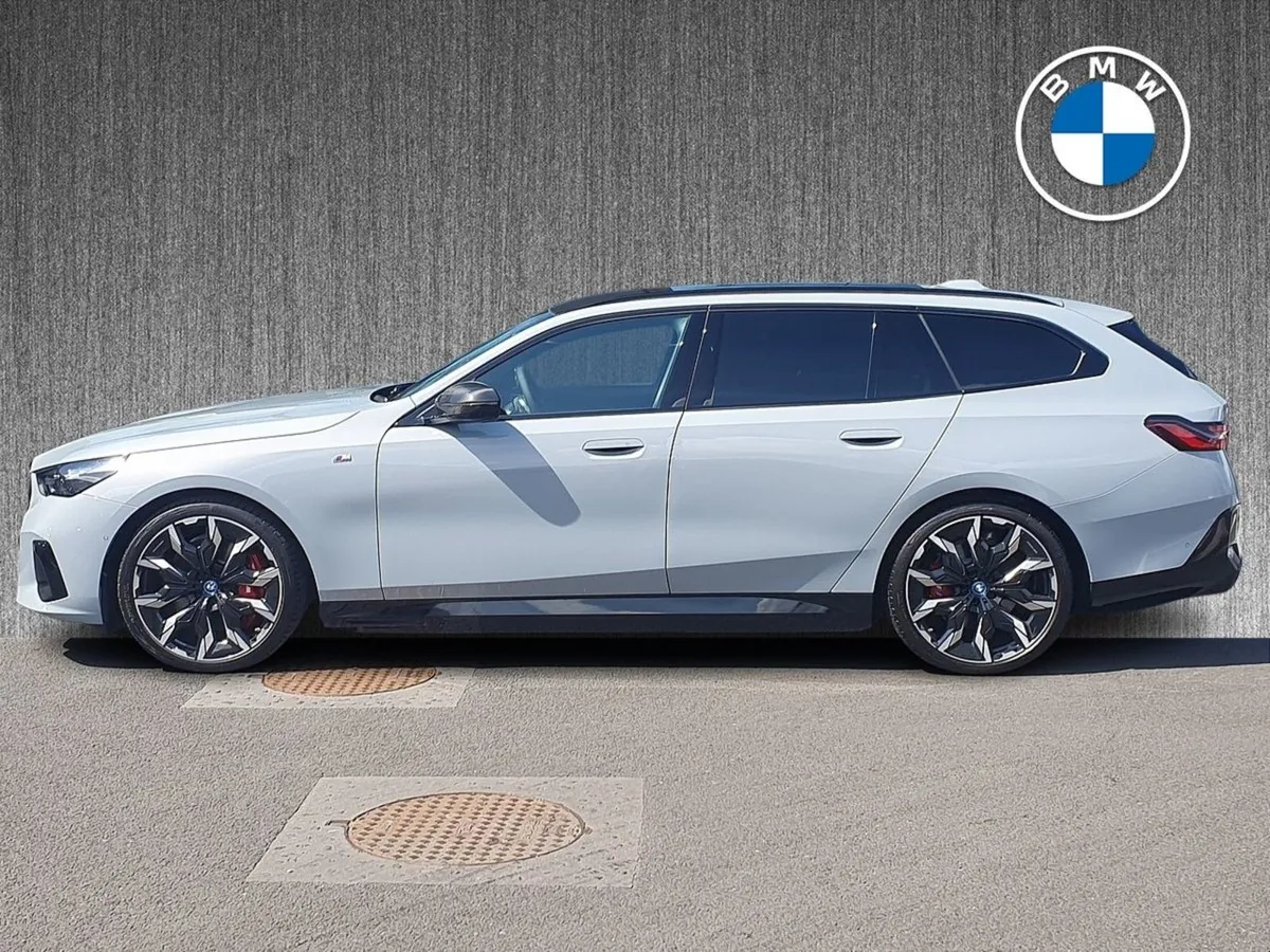 BMW i5 Edrive40 M Sport Pro Touring - Image 4