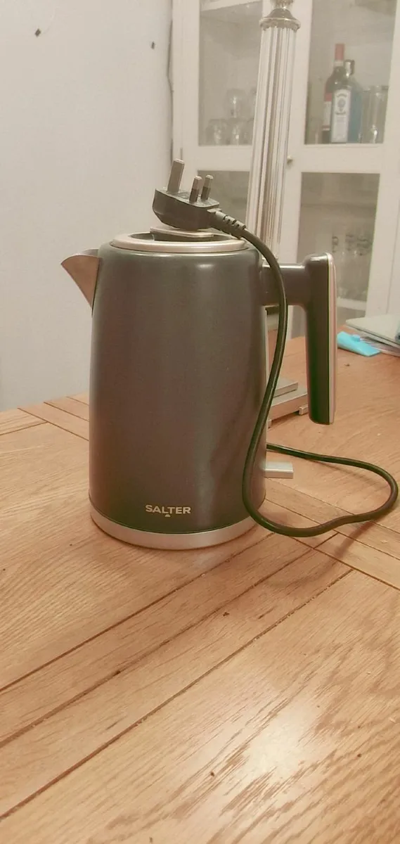 Rapid Boil Kettle (Salter) - Almost new - Image 1