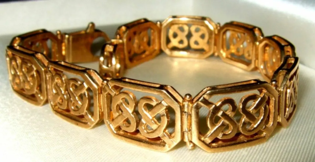 Vintage Hallmarked 9ct Gold Celtic Bracelet - Image 2