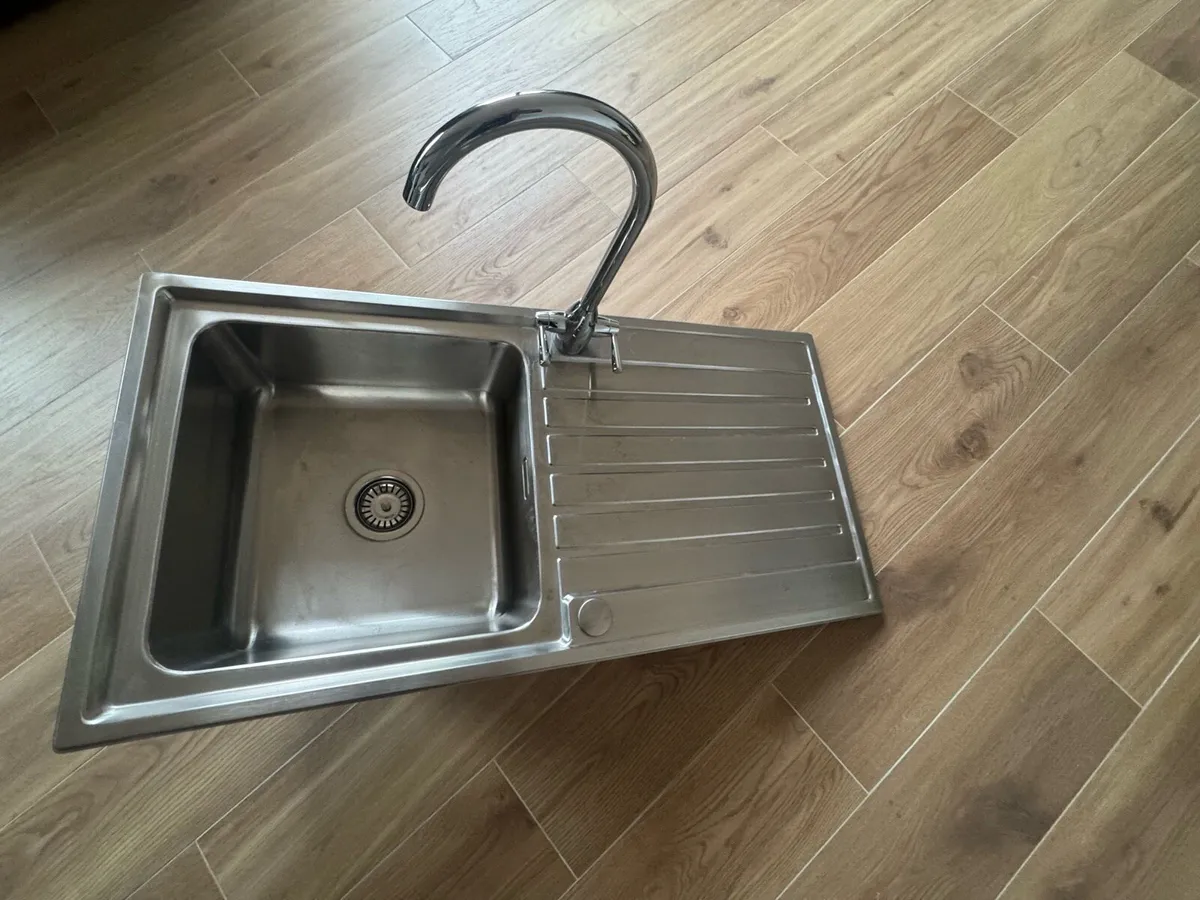 Sink and tap - Image 1