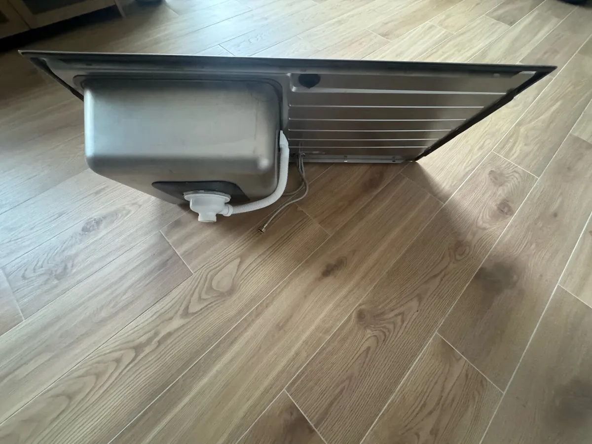 Sink and tap - Image 2