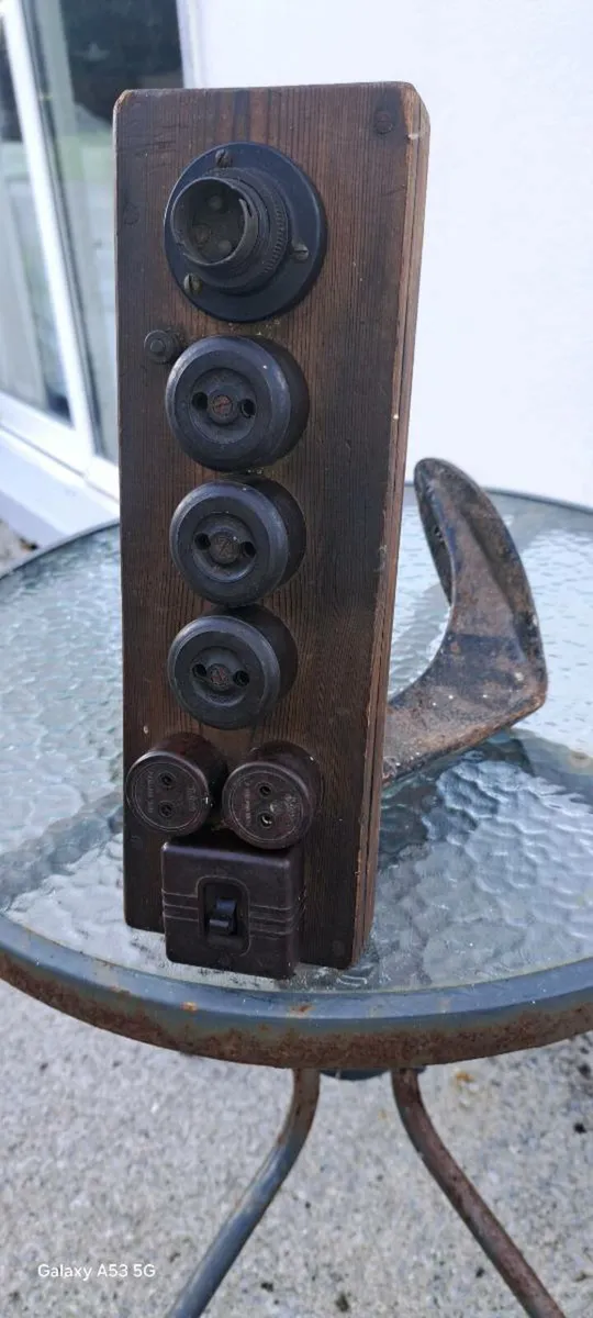 Old  bakelite switch board - Image 1