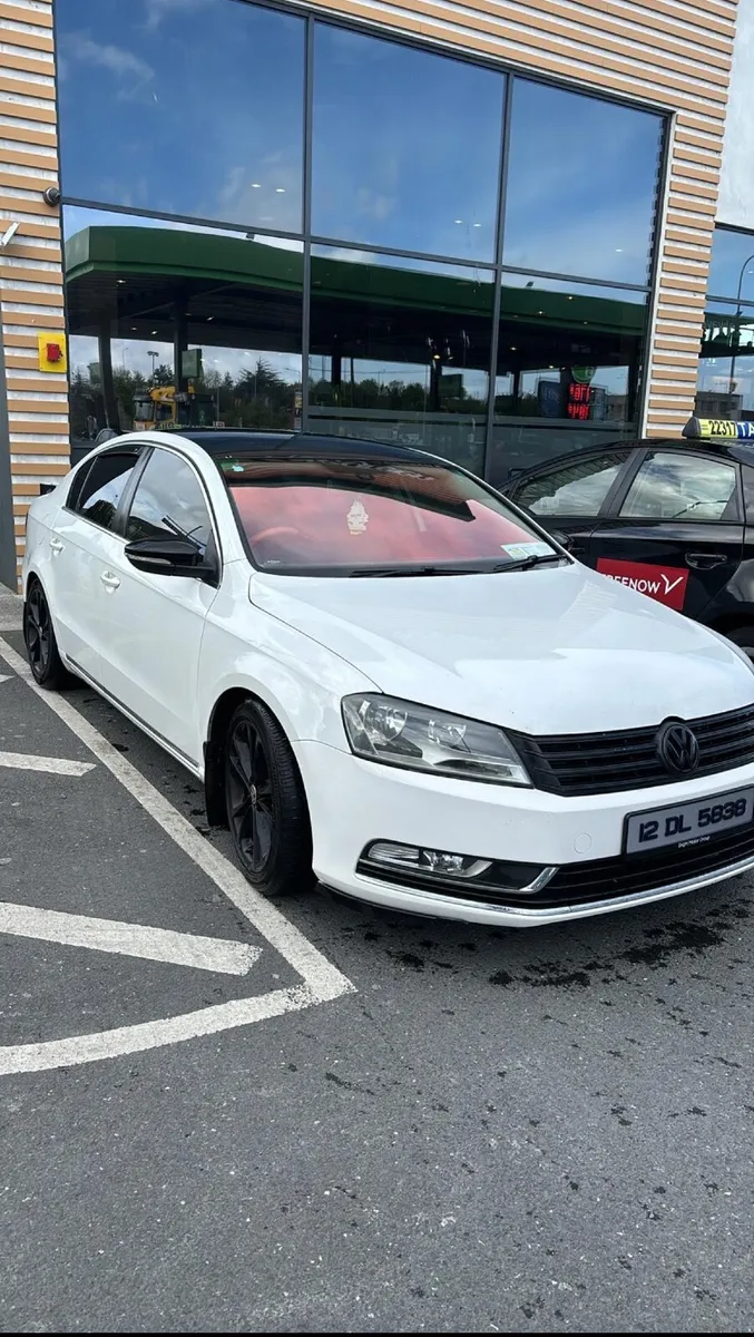 Volkswagen Passat 2012 - Image 1