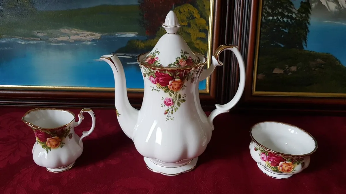 15 Pc. Royal Albert Old Country Roses Coffee Set - Image 4