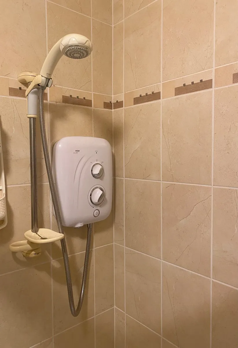 Corner Shower door & Mira SE Electric Shower - Image 3