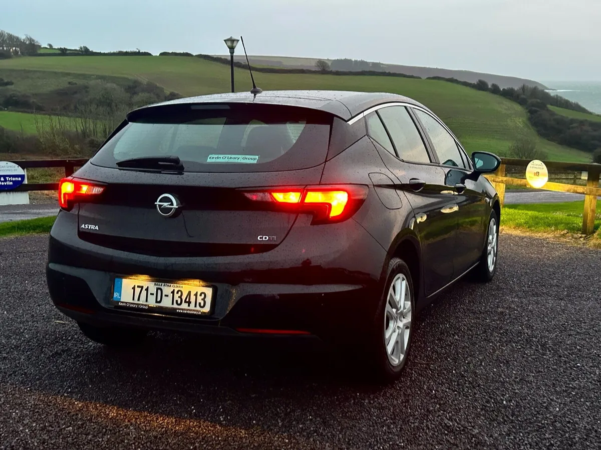 Opel Astra - NCT 27’ - APPLE CAR PLAY - LOW MILES - Image 2