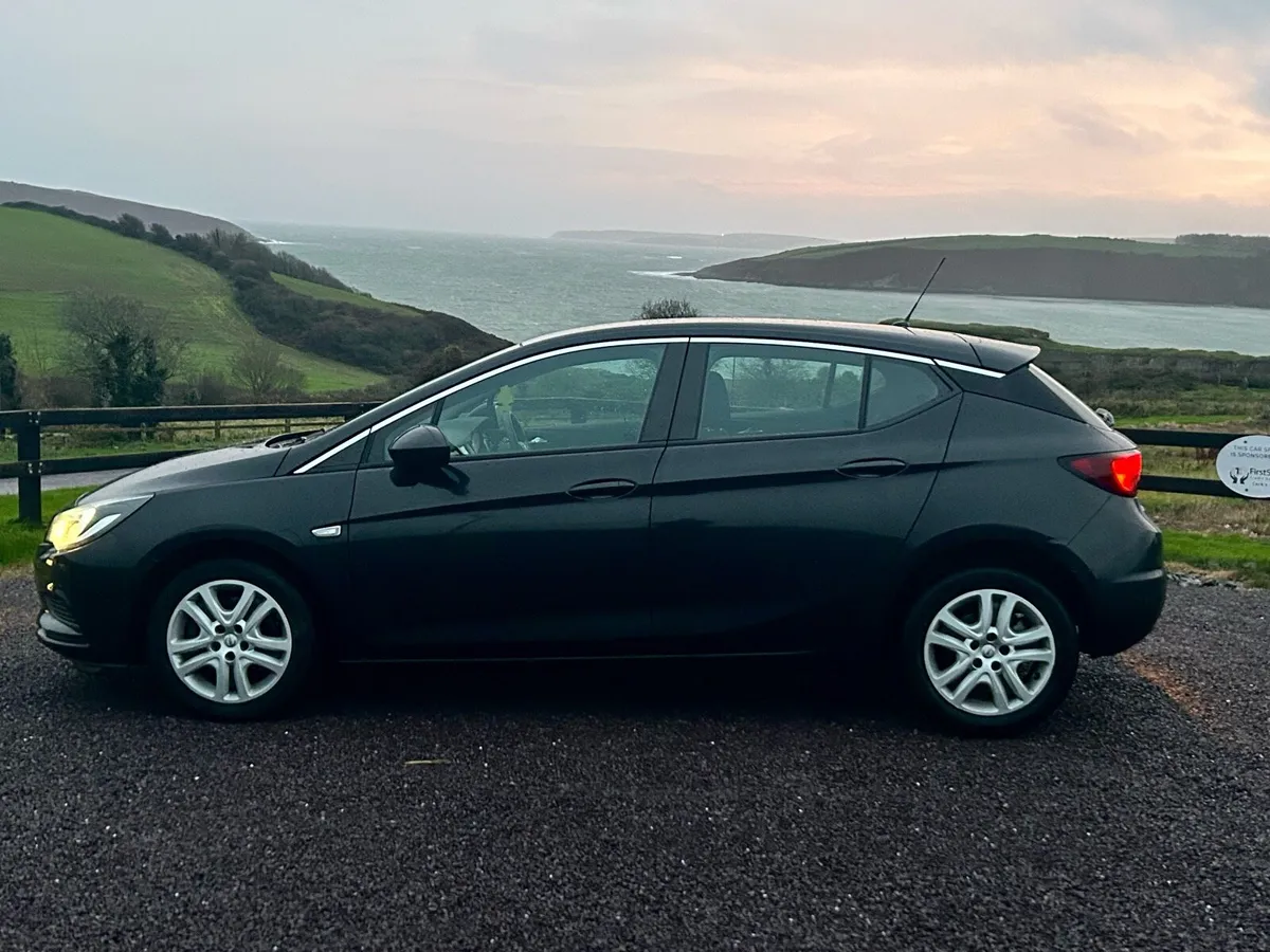 Opel Astra - NCT 27’ - APPLE CAR PLAY - LOW MILES - Image 4