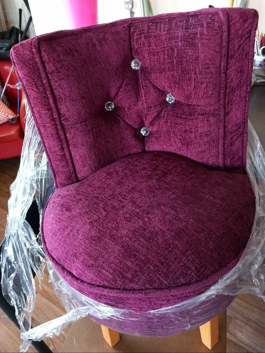 Bed,chest drawers, 2 tall units, child chair handm - Image 2