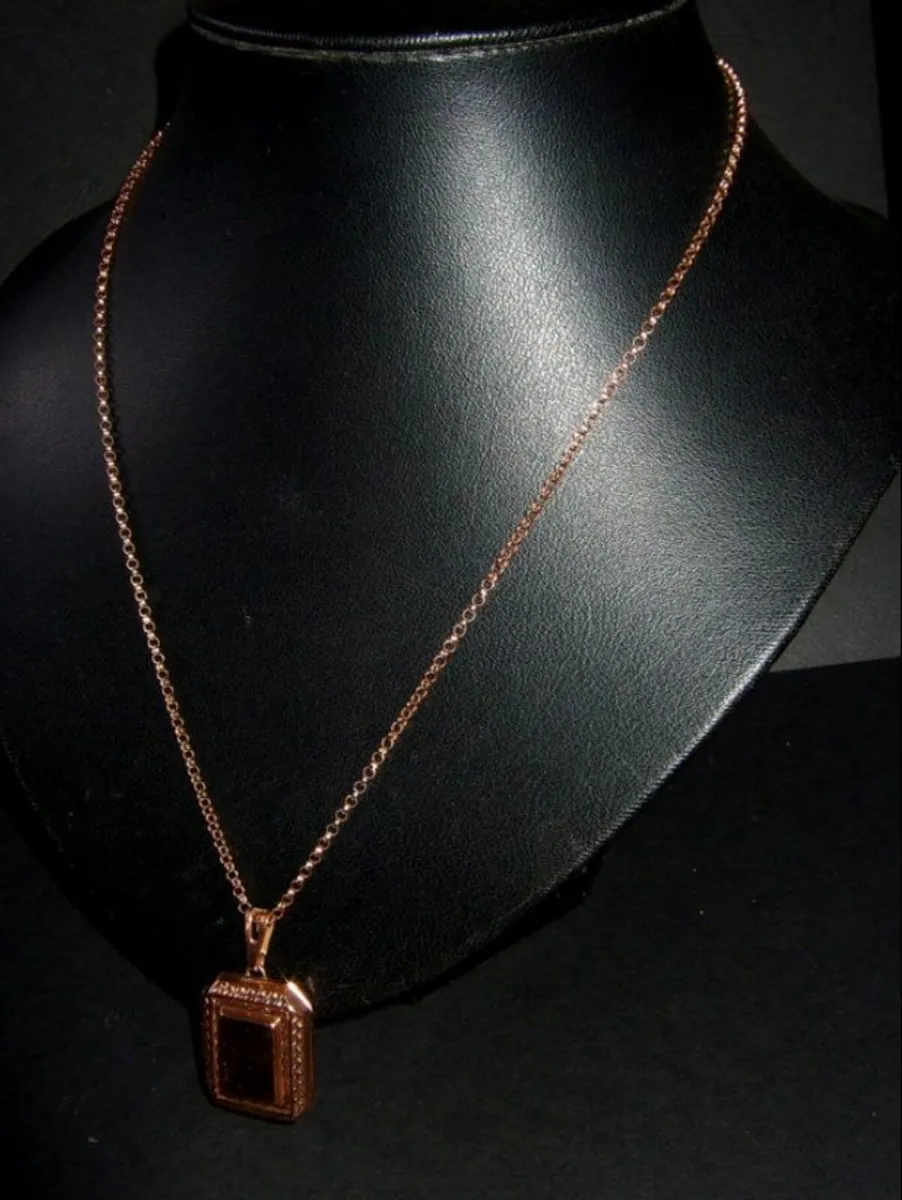 Vintage Dian Malouf Rose Gold Locket & Chain - Image 4