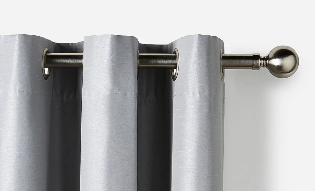 Pink faux silk curtains - Image 2