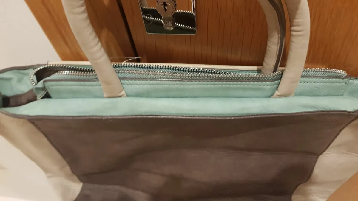 handbag- BRAND NEW - Image 4