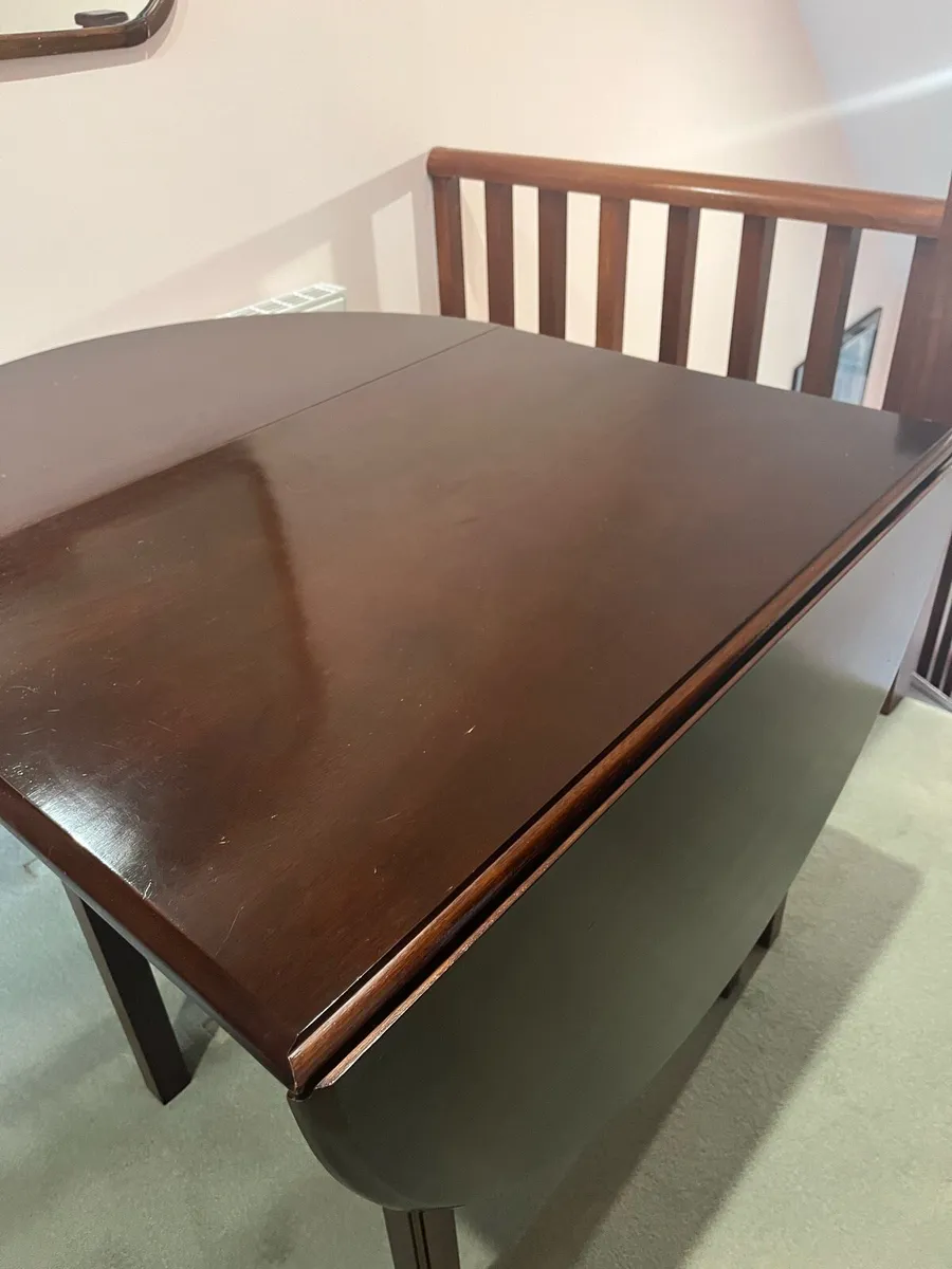 Solid mahogany dining table - Image 1