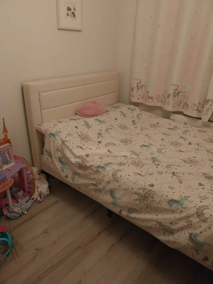 Double bed - Image 2