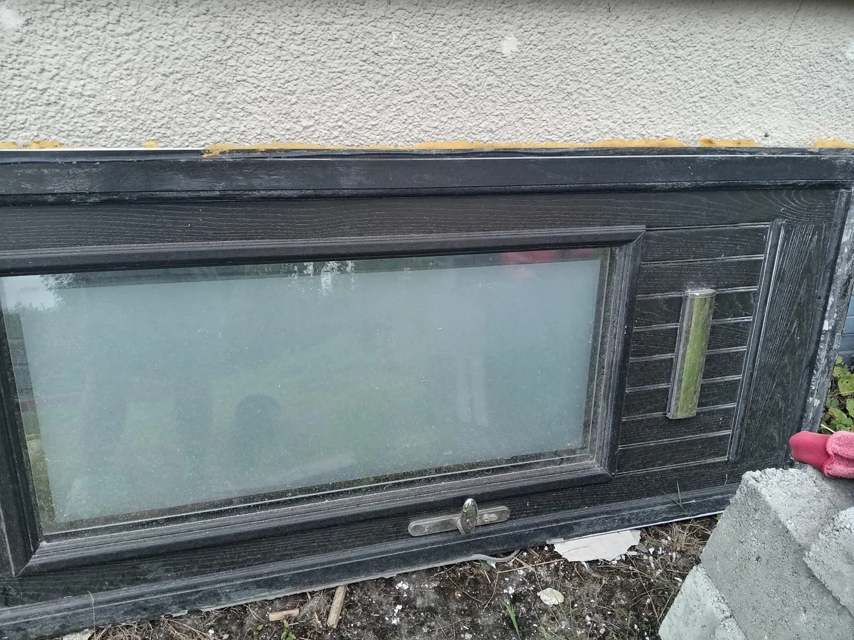 Front door - Image 2