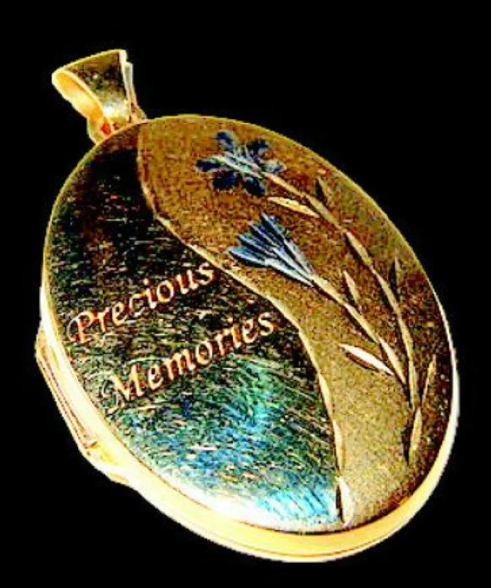 Vintage Hallmarked 9ct Gold Treble Section Locket - Image 4