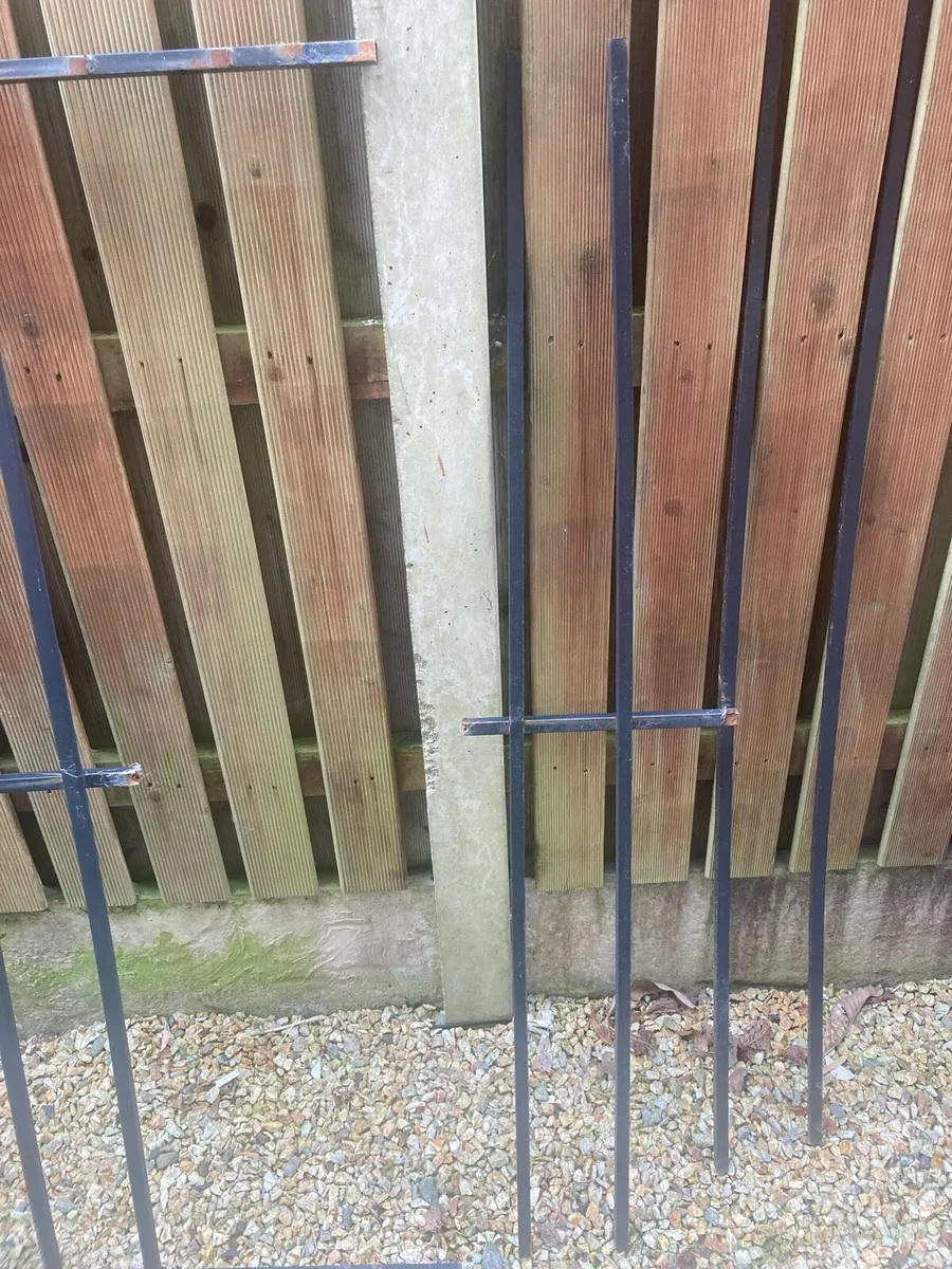 Queen size wrought iron bed - Image 2