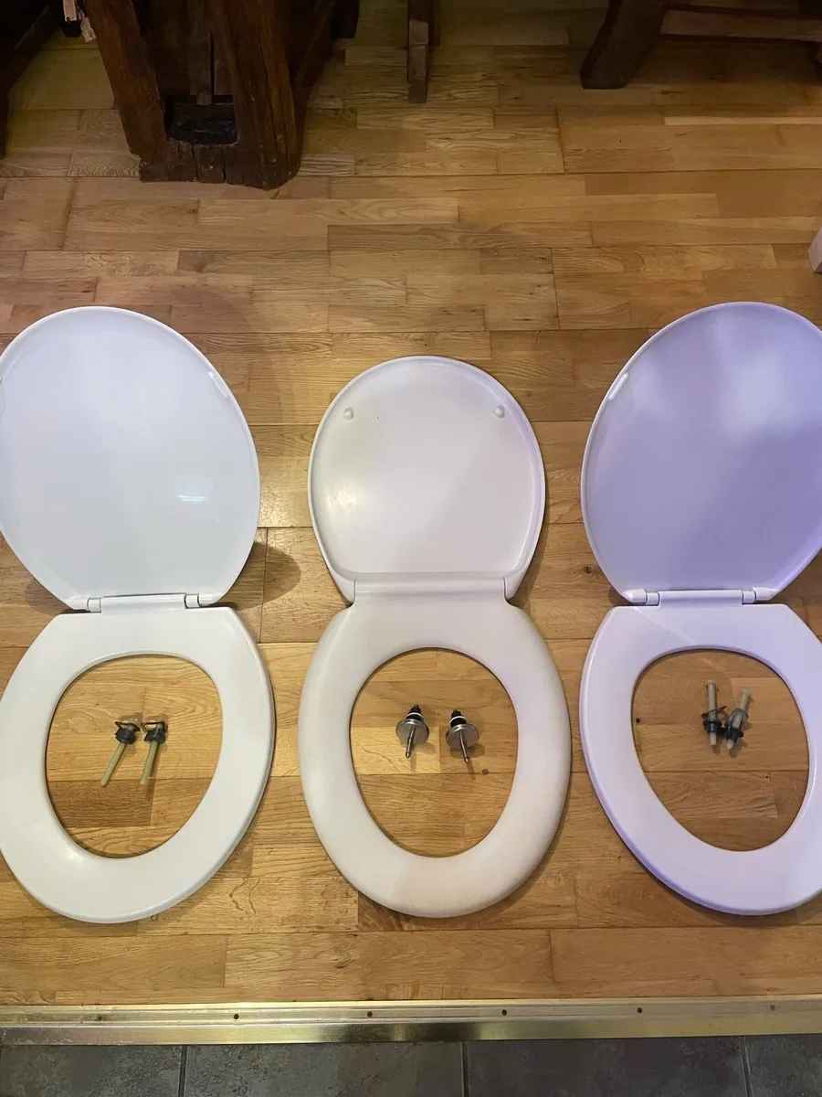 2 Toilet seats - Image 1
