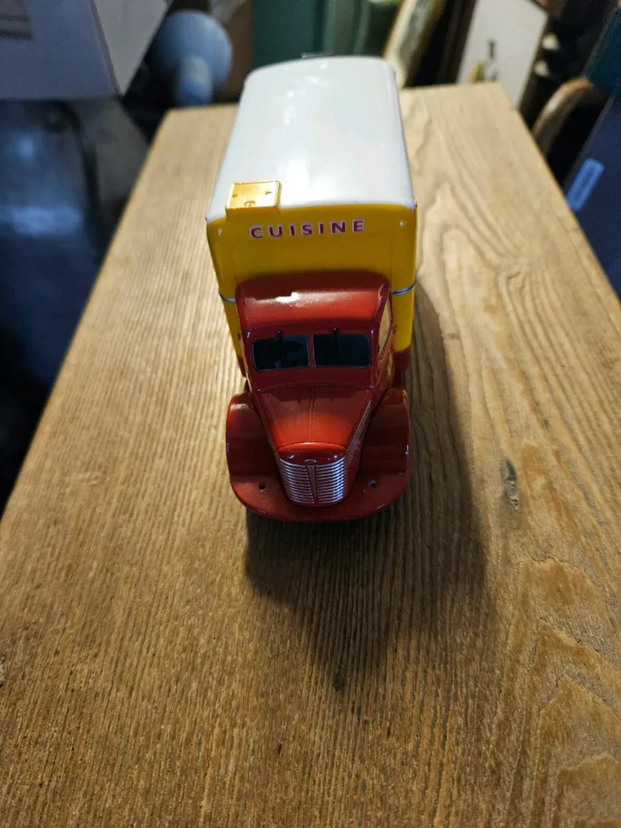 Corgi Atlas Pinder Circus Truck - Image 1