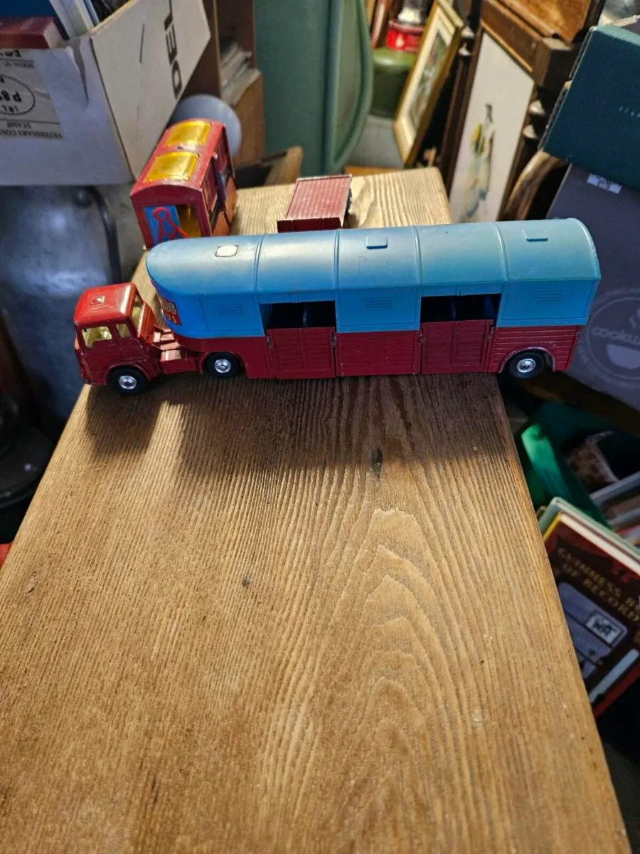 Corgi Chipperfields Circus Truck - Image 2