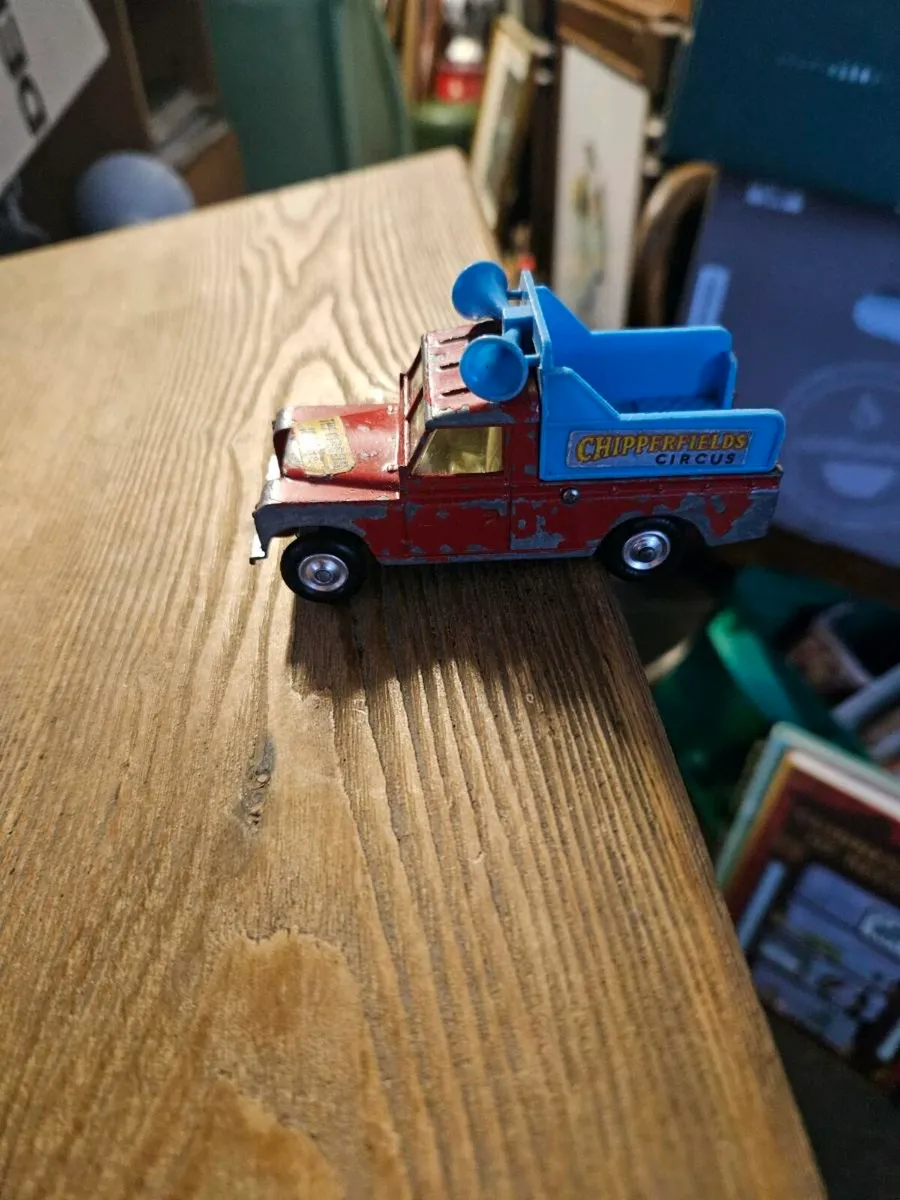 Corgi Chipperfields Circus Landrover - Image 2