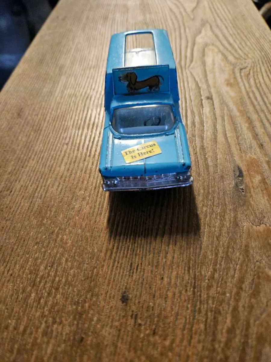 Corgi Chipperfields Circus Car - Image 1