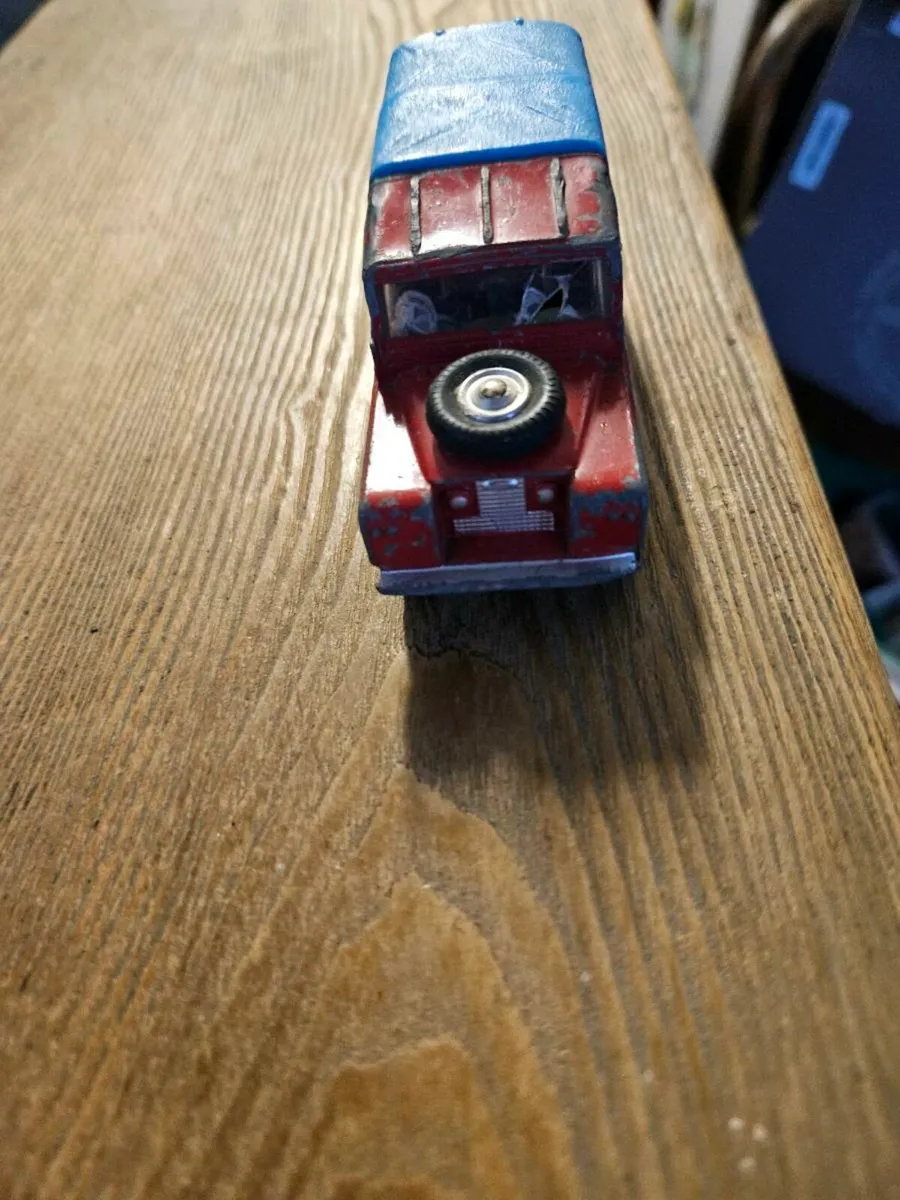 Corgi Chipperfields Circus Landrover - Image 1