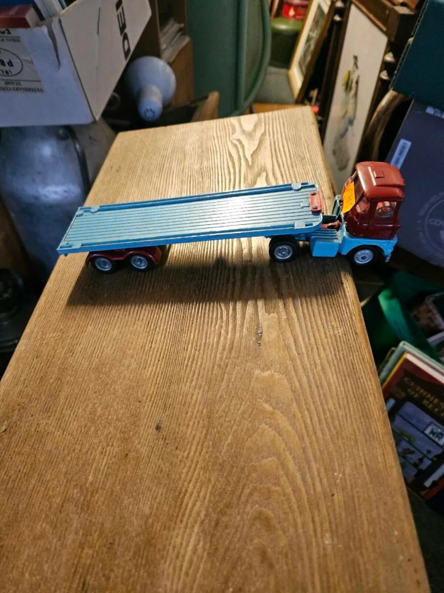 Corgi Chipperfields Circus Truck - Image 2