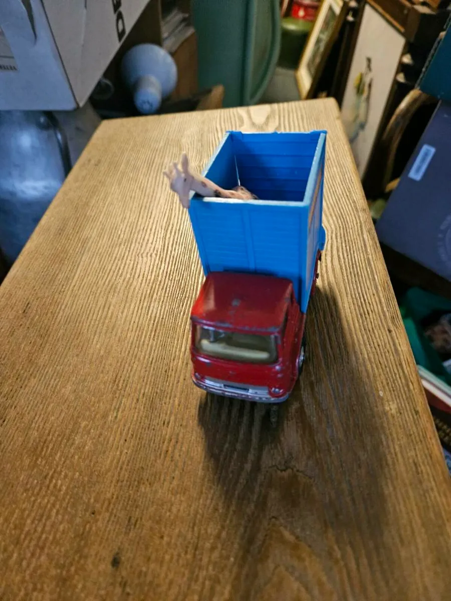 Corgi Chipperfields Circus Truck - Image 1