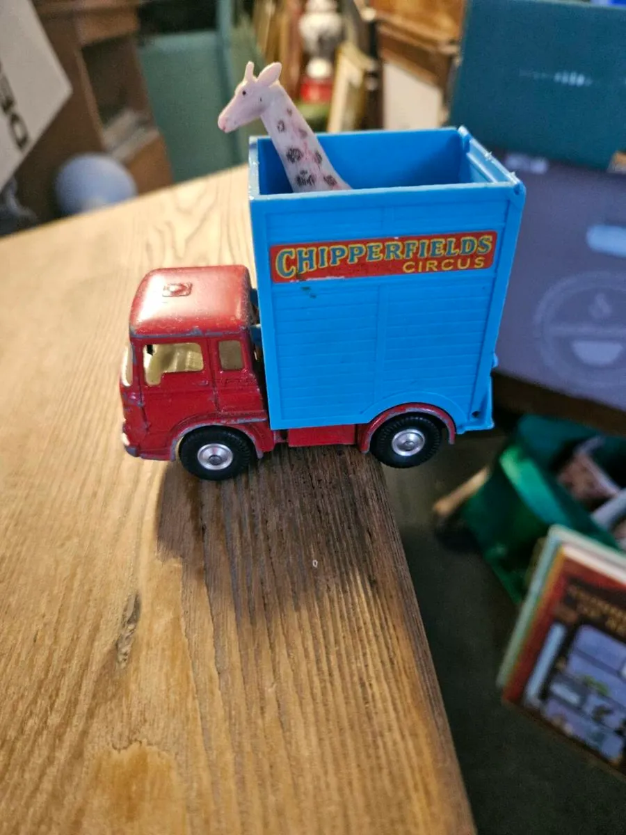 Corgi Chipperfields Circus Truck - Image 2