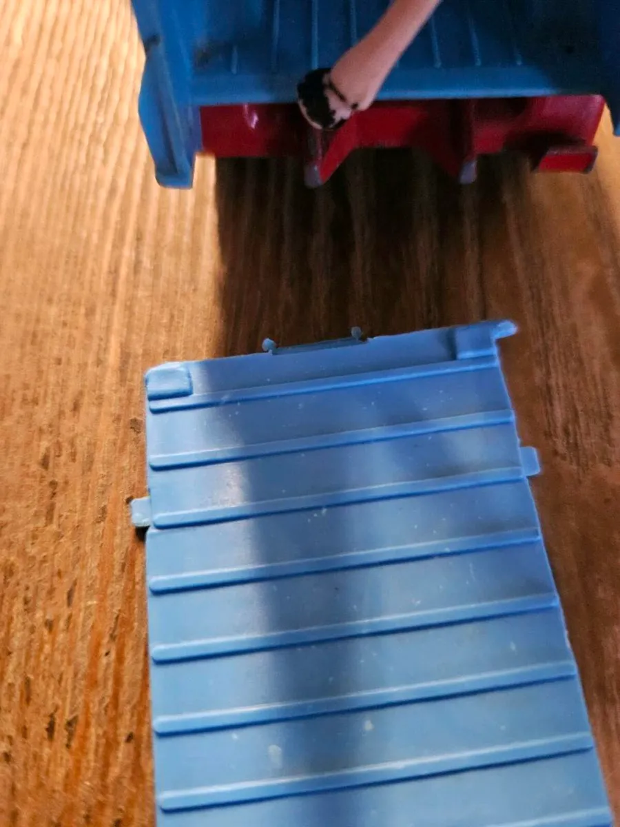 Corgi Chipperfields Circus Truck - Image 4