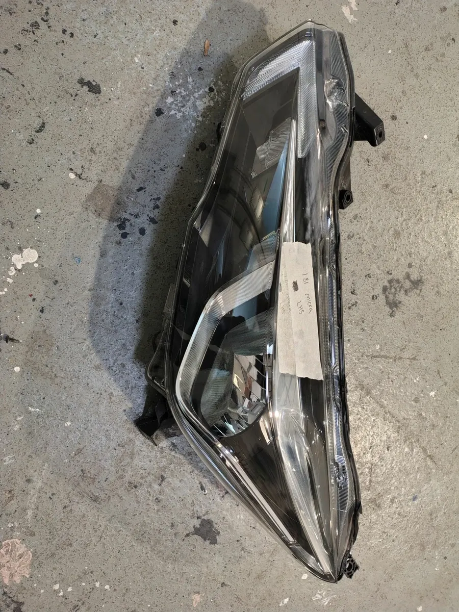 Headlamps nissan - Image 1