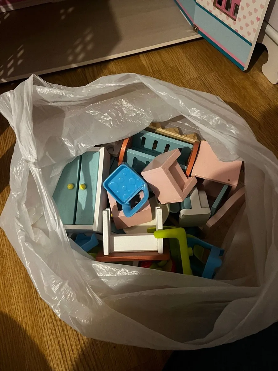 Dolls House and Accessories - Image 3