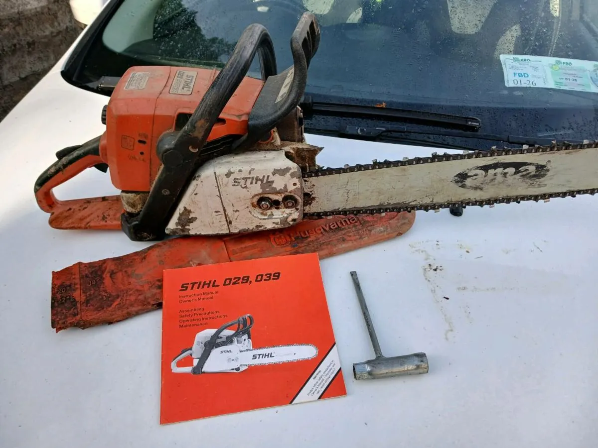 Chain saw - Image 1