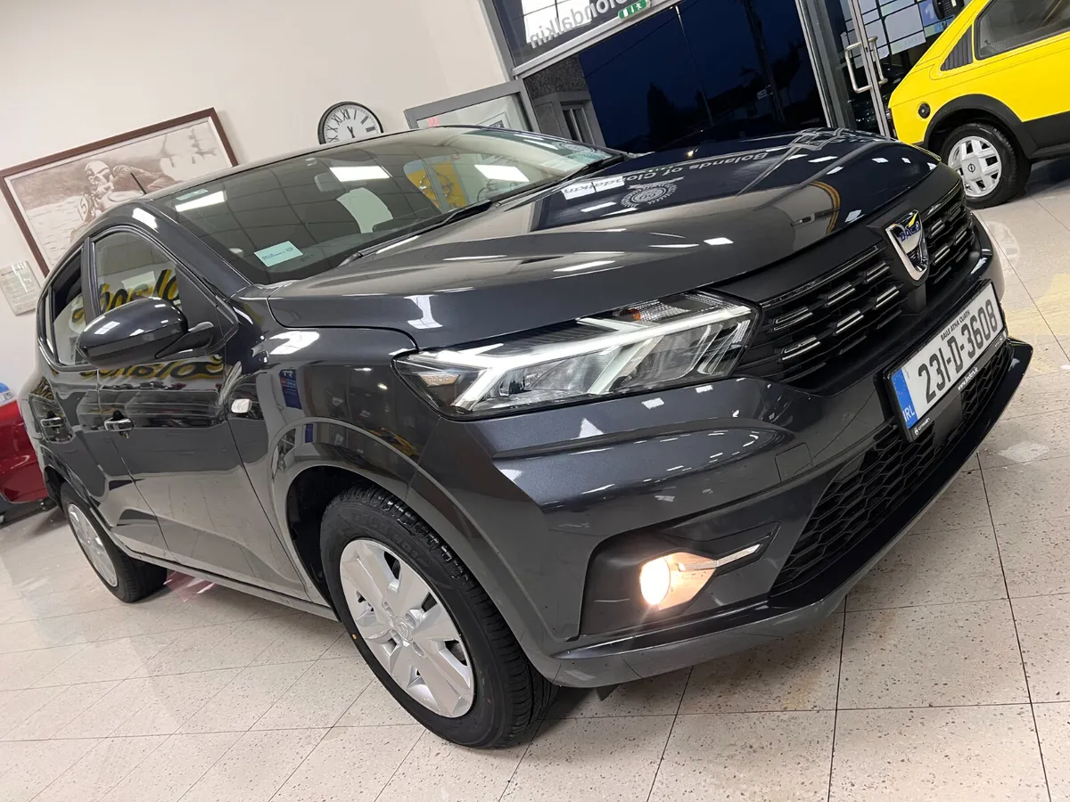 RARE AUTOMATIC Low Kms Nice Spec As New Rear View - Image 2