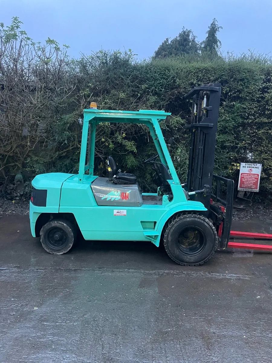 Mitsubishi FD40 diesel forklift - Image 1