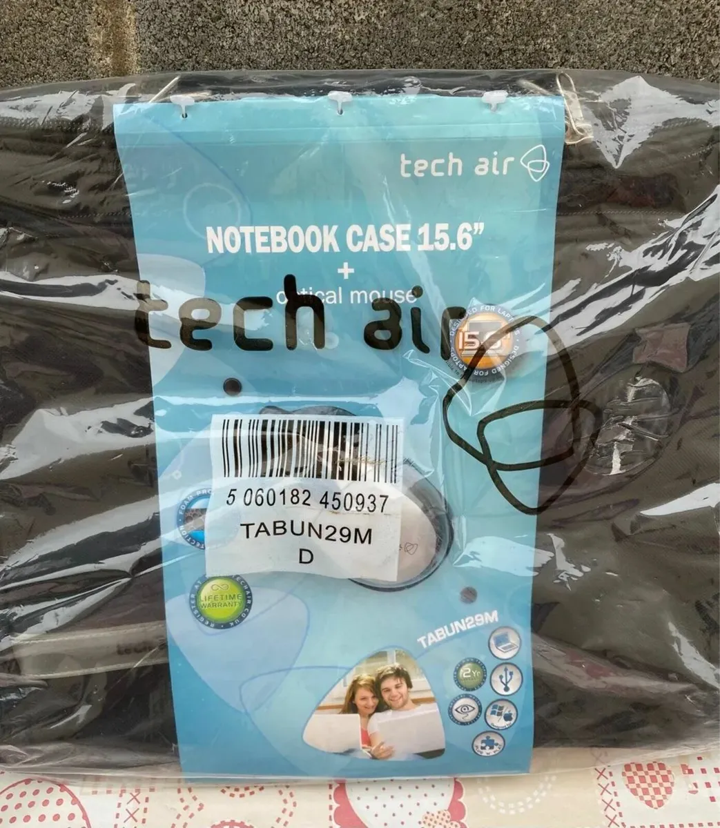 BRAND NEW Techair Laptop Bag 15.6 " and USB Mouse - Image 2