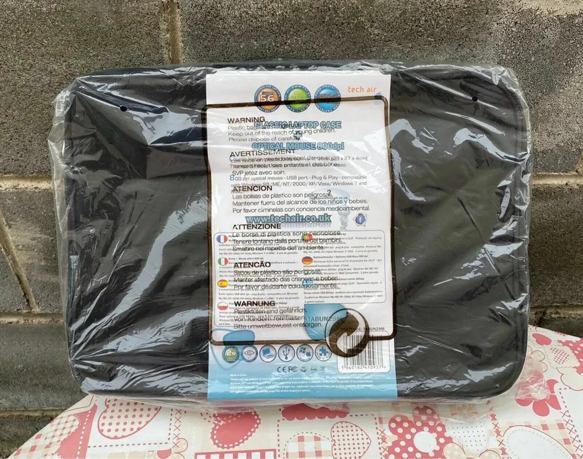 BRAND NEW Techair Laptop Bag 15.6 " and USB Mouse - Image 3