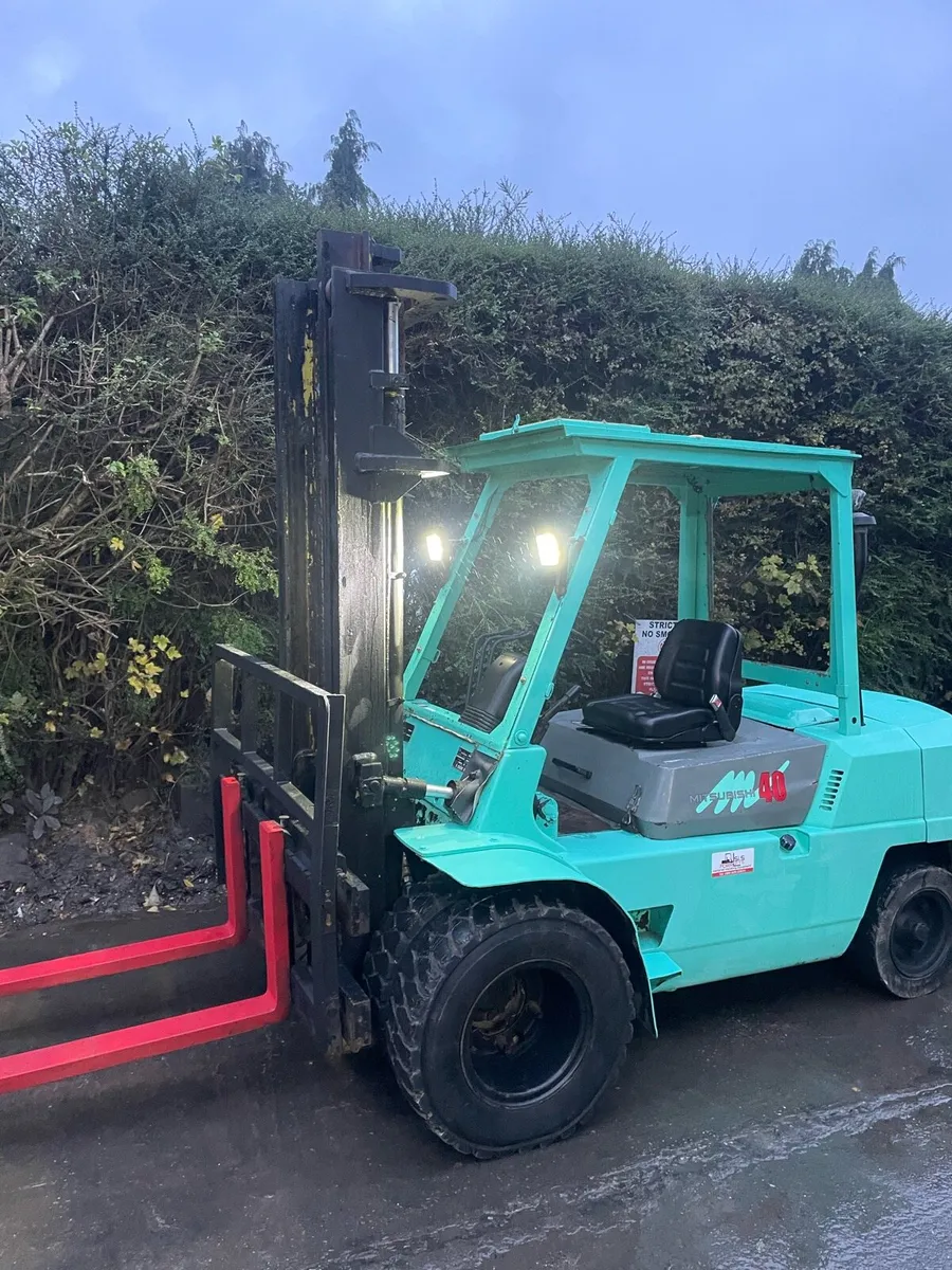 Mitsubishi FD40 diesel forklift - Image 3