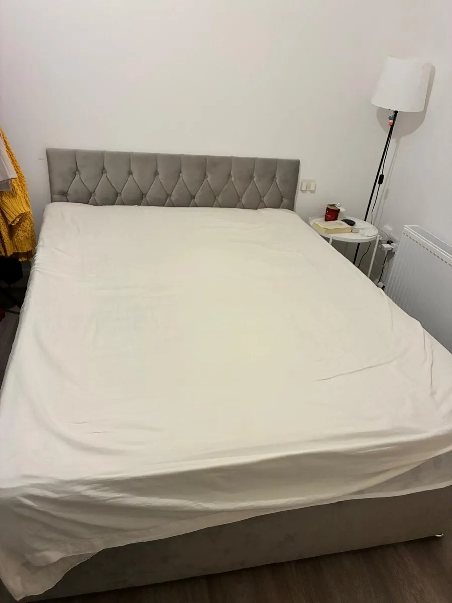 Double bed - Image 1