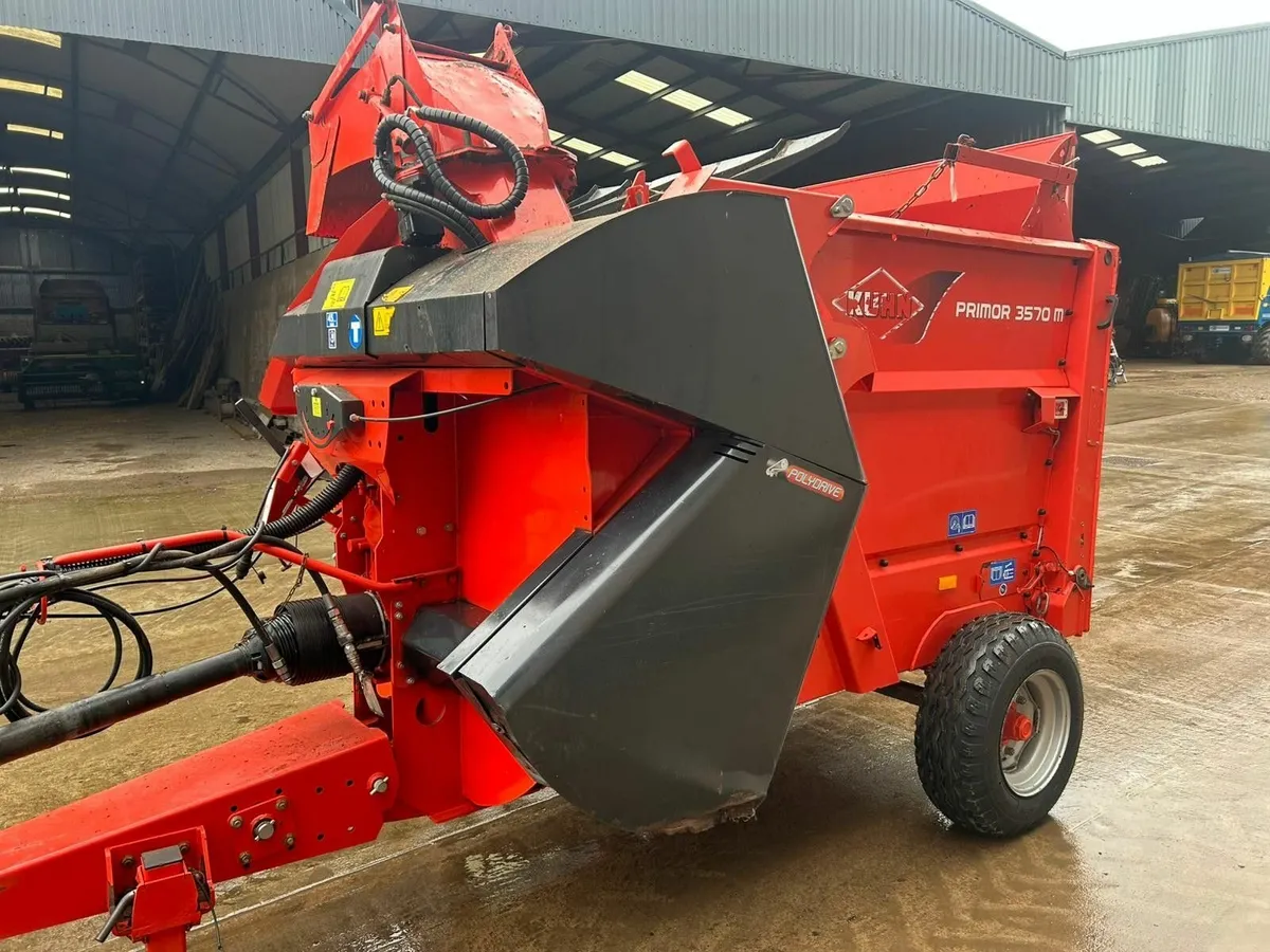 Kuhn 3570 straw bedder - Image 2