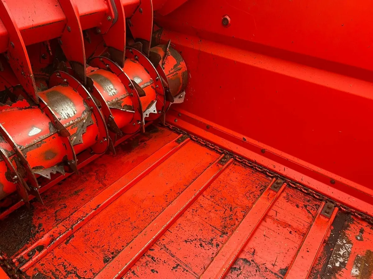 Kuhn 3570 straw bedder - Image 4