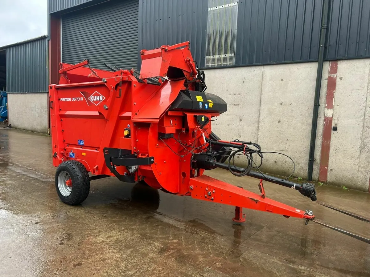 Kuhn 3570 straw bedder - Image 1