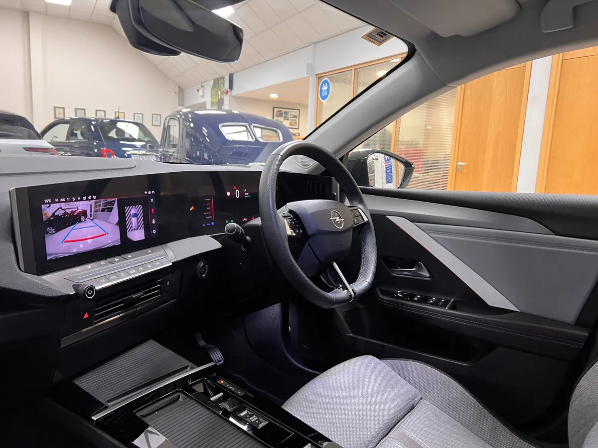 Rare PHEV HYBRID AUTOMATIC PETROL Huge Spec One Ow - Image 4