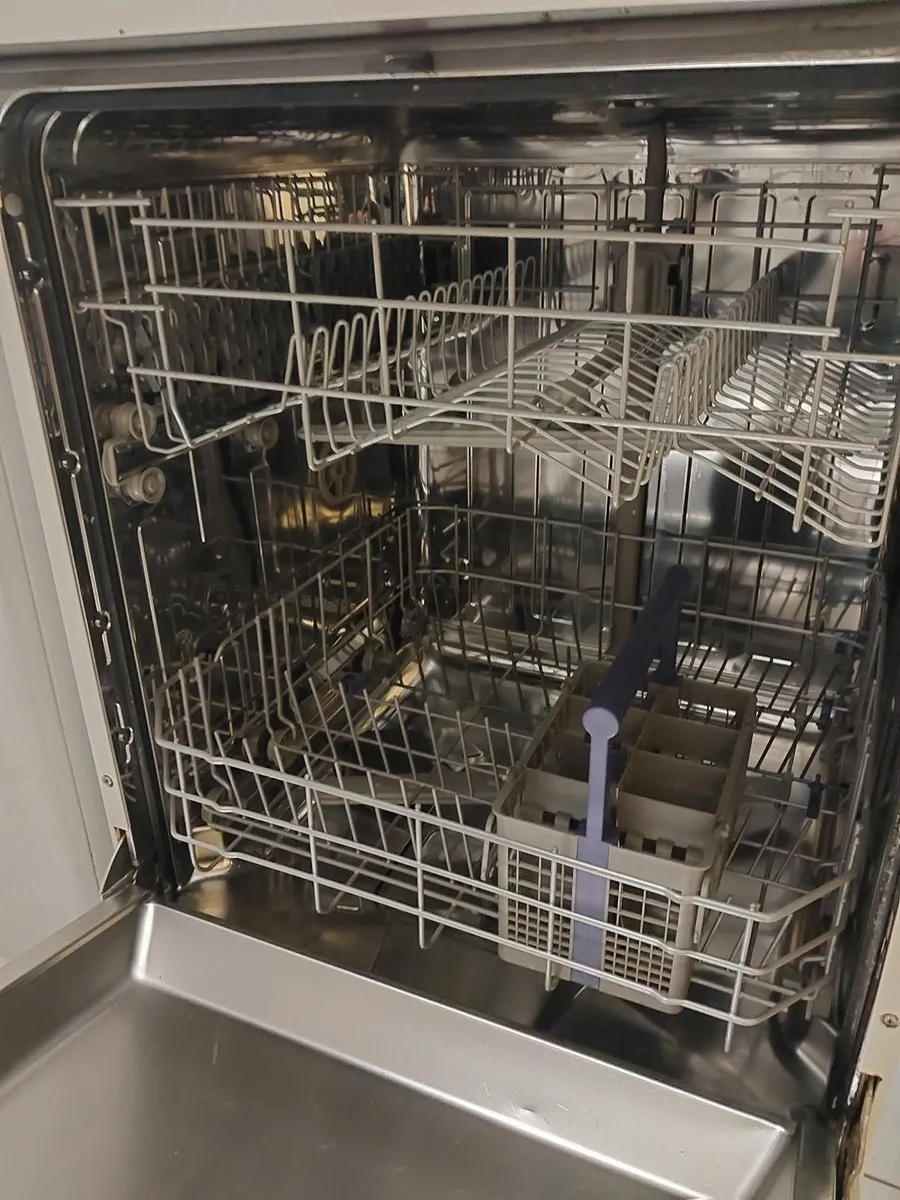 Dishwasher - Image 2
