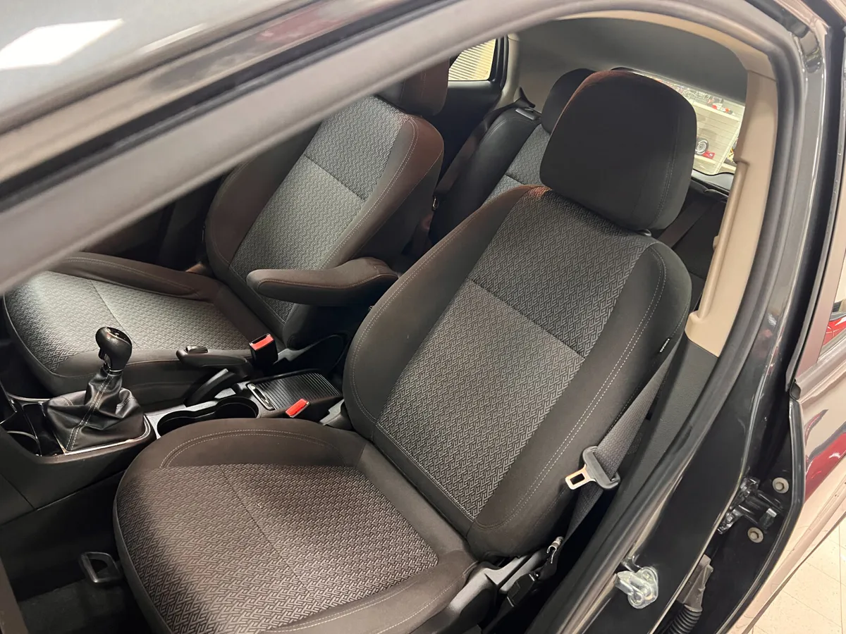 Superb Value One Owner As New Tiny Kms Nice Spec R - Image 3