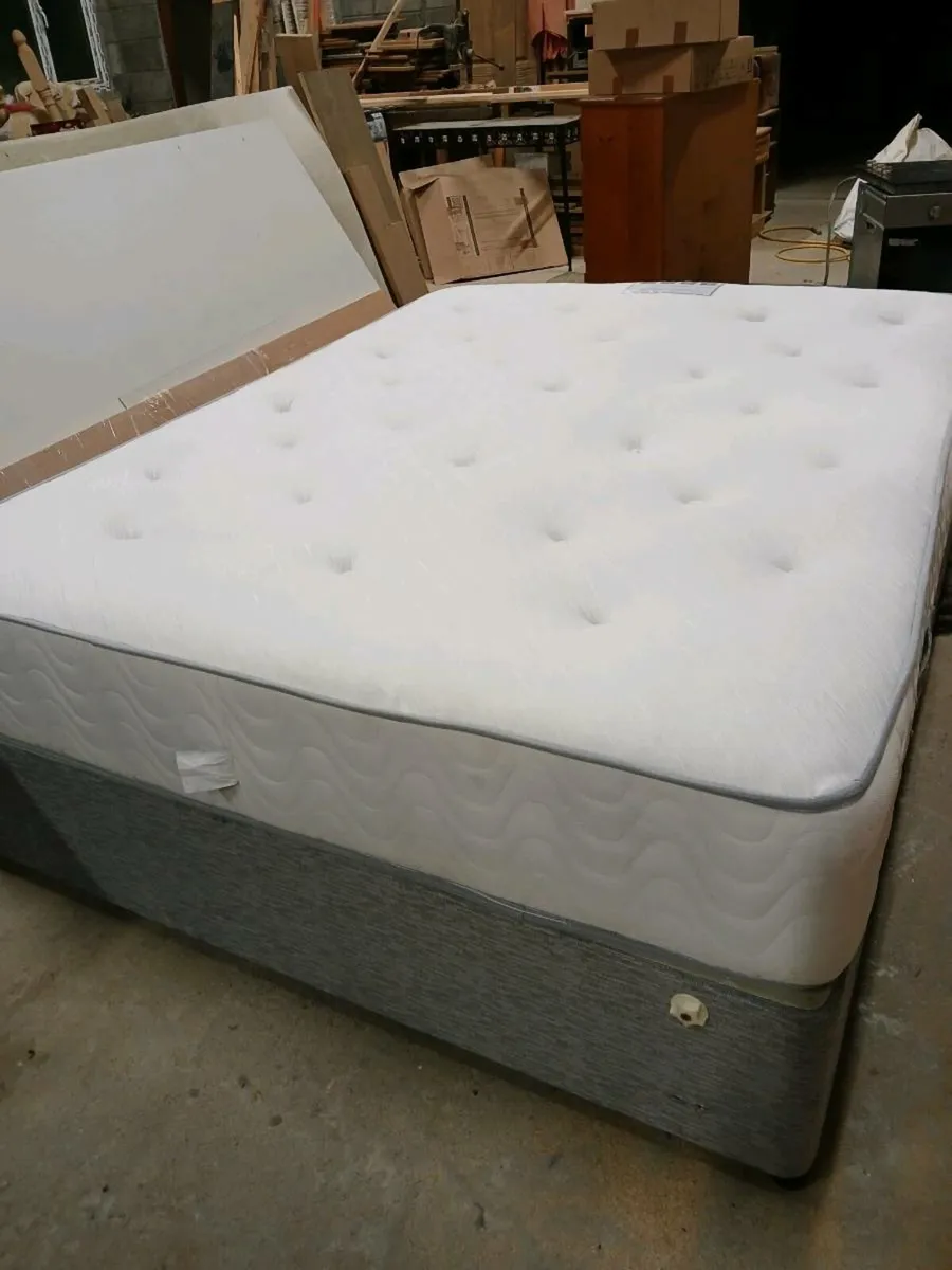 Bed - Image 1