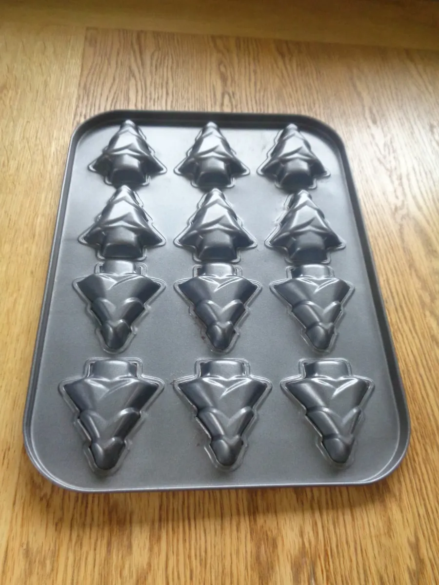 Christmas Tree Baking Tray for Sale - Image 2