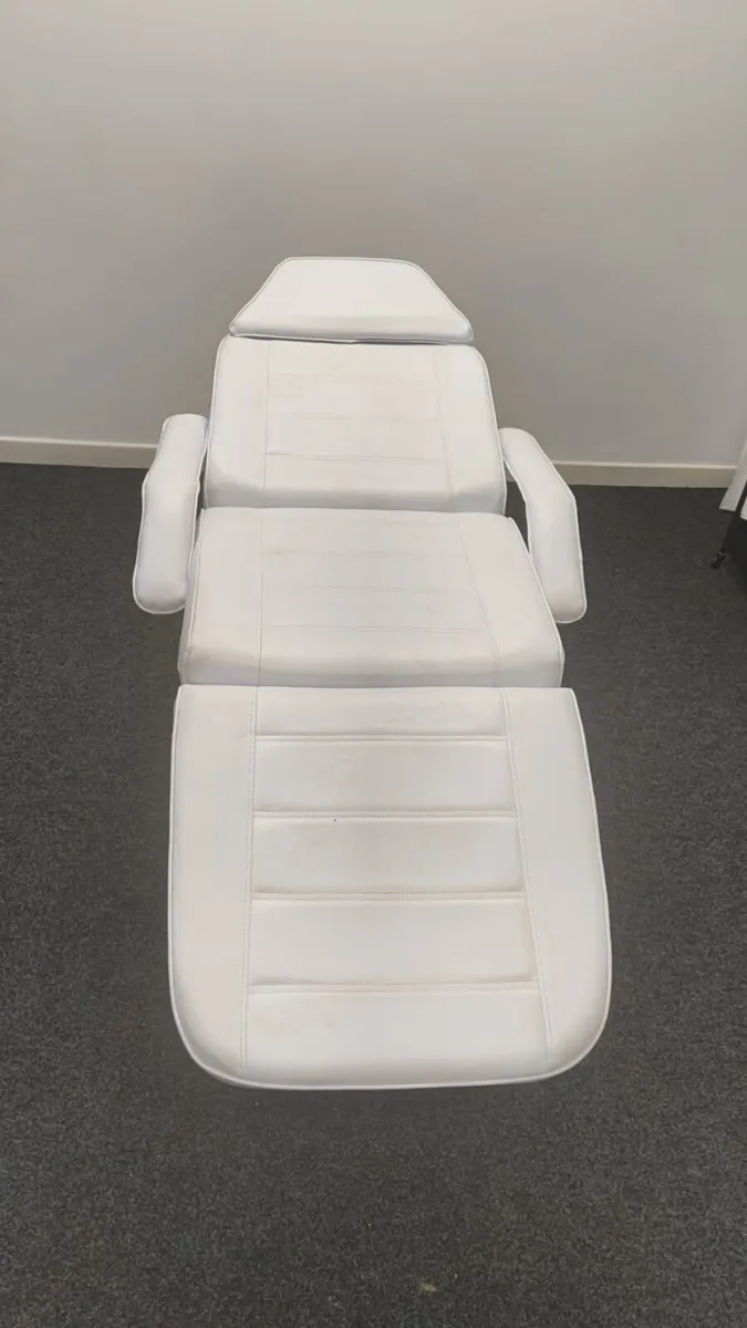 Electric Treatment bed - Image 1